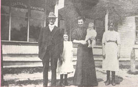 Coleraine Post Office with Watson Family, 1913